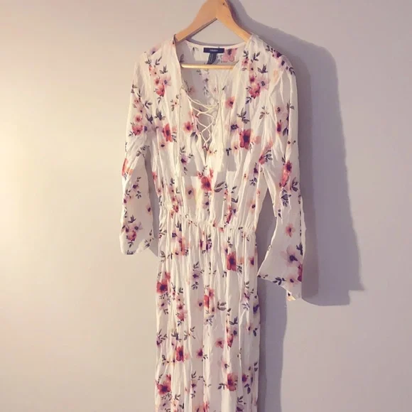 Woman’s Flowing Boho Floral Dress - Picture 4 of 6